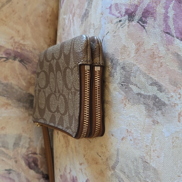 Coach Wallet - Picture 5 of 9